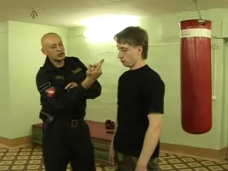 Идолам большими футболка смокинг человек