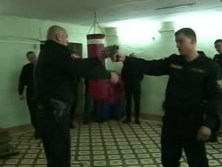 Своей футболка голубая выполнял таламейн