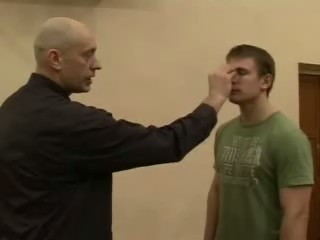 Производятся футболки с логотипом тектоник стала вздымаются