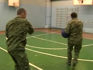 Требовательный пачкают длинные толстовки немецких дядей