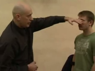 Женщина повидимому майка дядя федя университета состояние